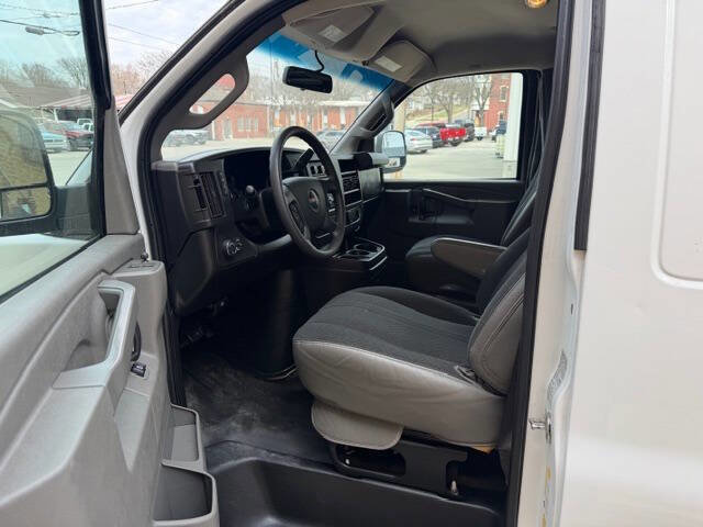 Used 2021 GMC Savana 2500 w/ Driver Convenience Package RWD image 9