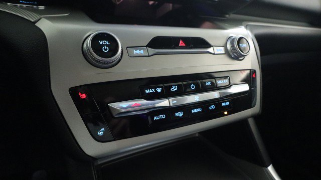 Used 2022 Ford Explorer XLT w/ Equipment Group 202A image 20