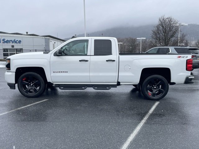 Used 2018 Chevrolet Silverado 1500 LT w/ Redline Edition image 11