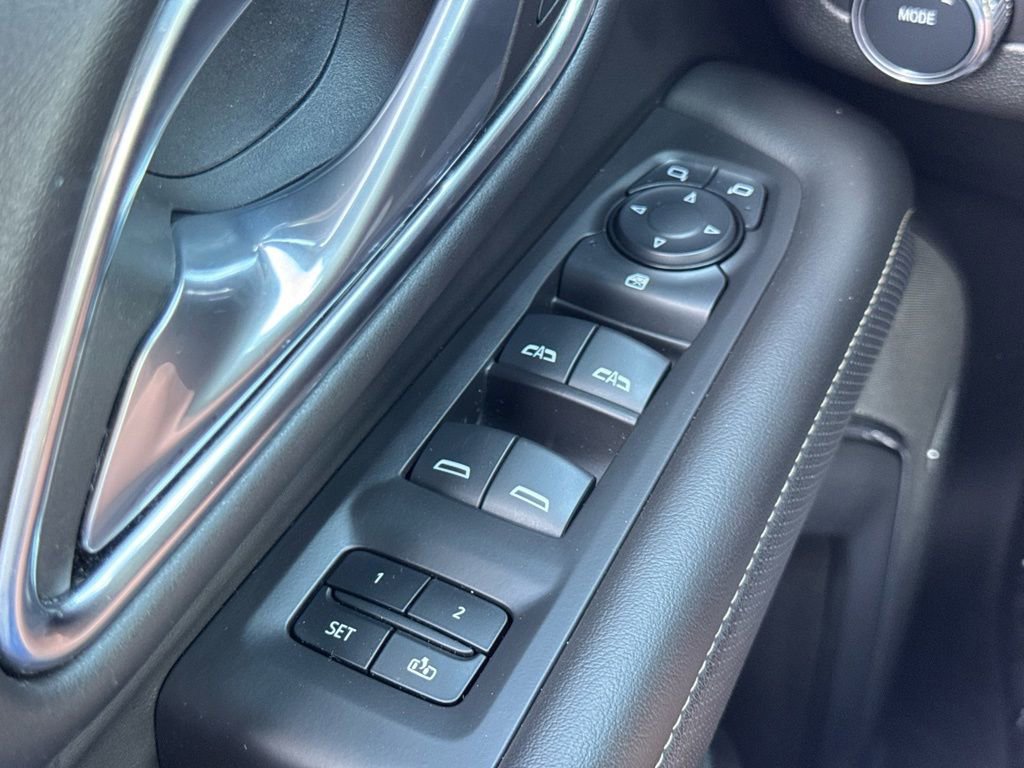 Used 2024 GMC Yukon SLT image 24