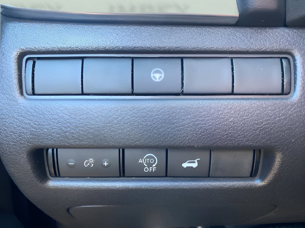 Used 2024 Nissan Rogue SV AWD/4WD image 27