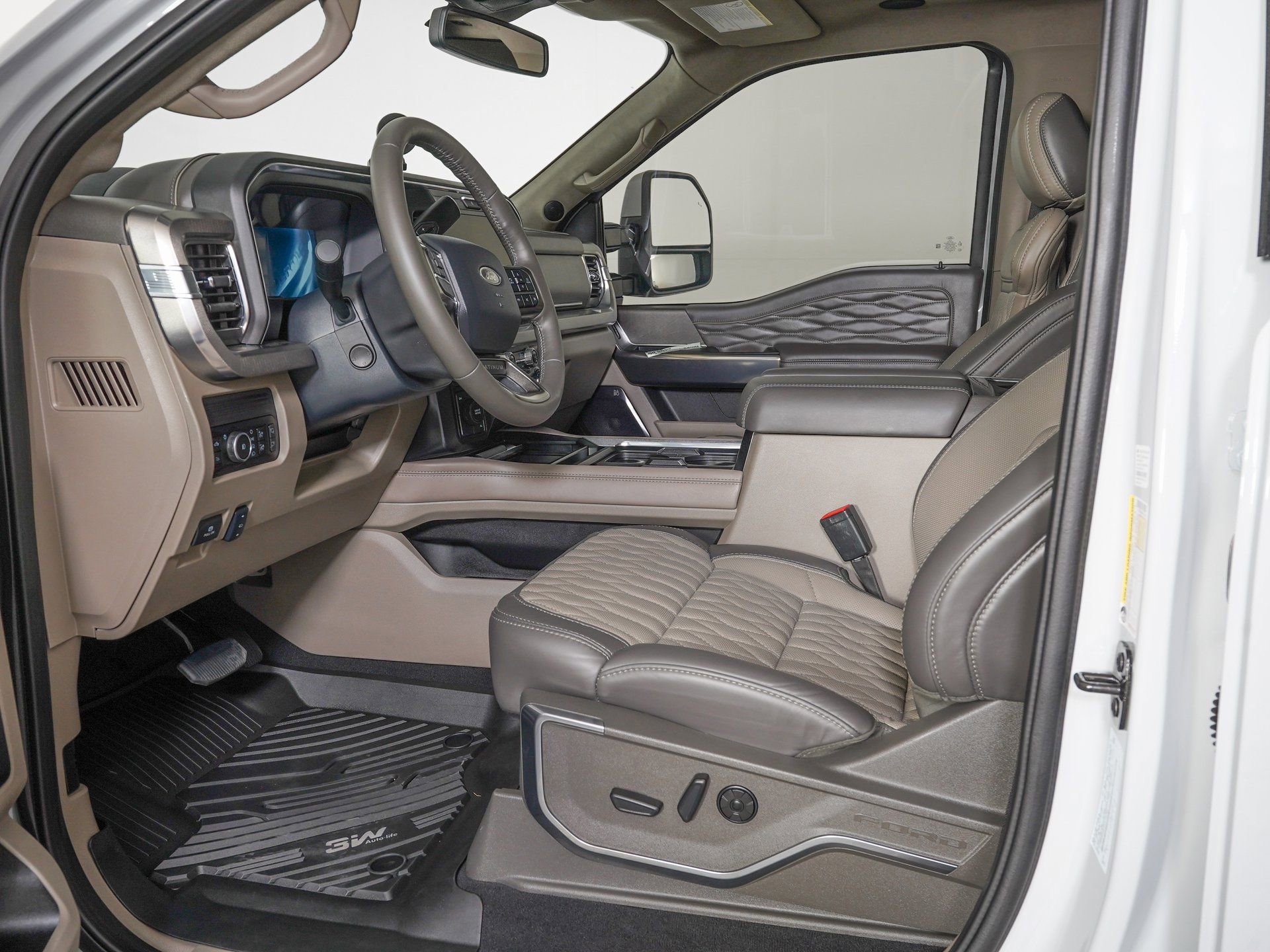 Used 2025 Ford F450 Platinum w/ Platinum Plus Package image 13