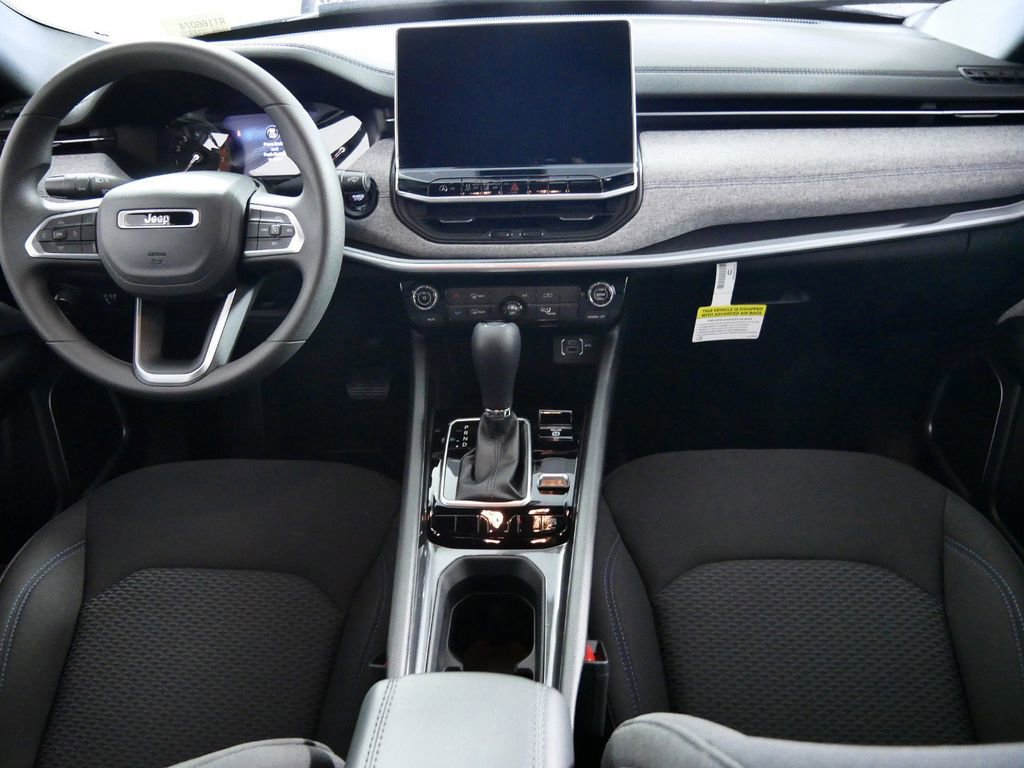 Used 2024 Jeep Compass Sport image 6