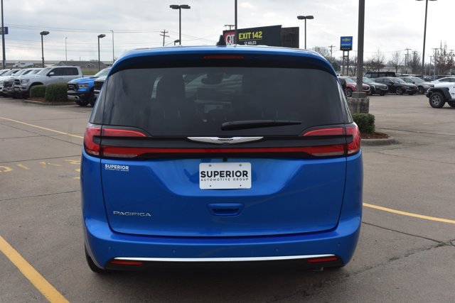 New 2026 Chrysler Pacifica Select image 6