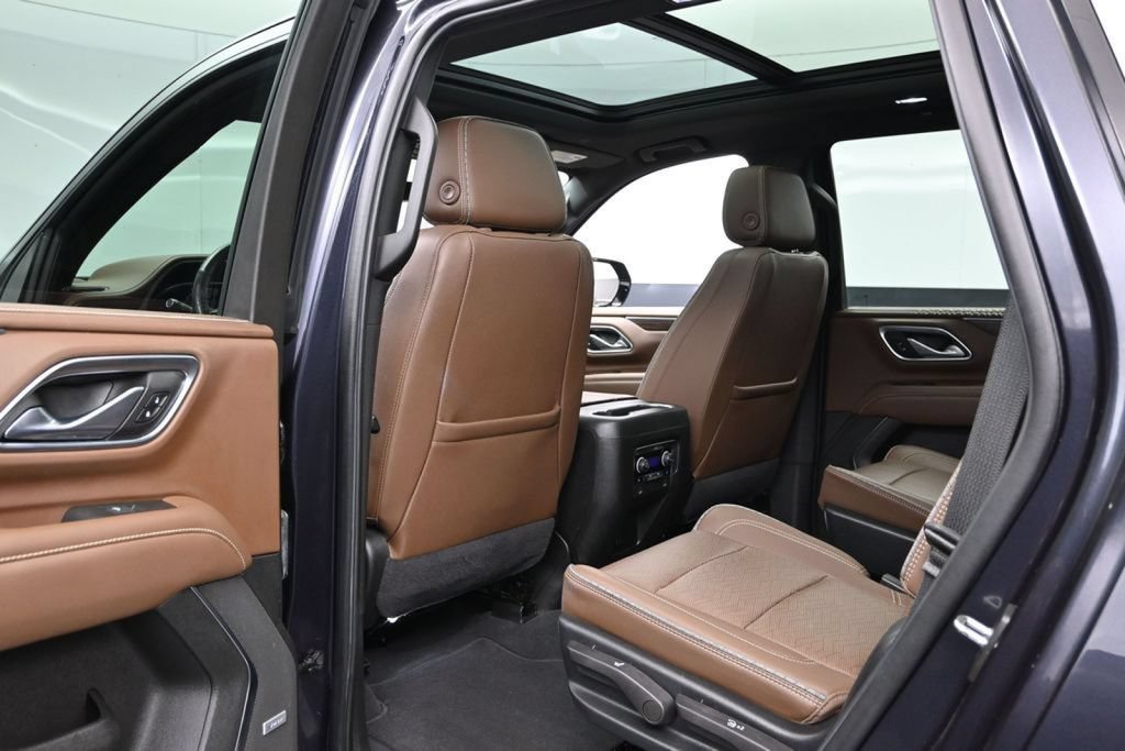 Used 2022 Chevrolet Tahoe High Country w/ Premium Package 2 AWD/4WD image 19