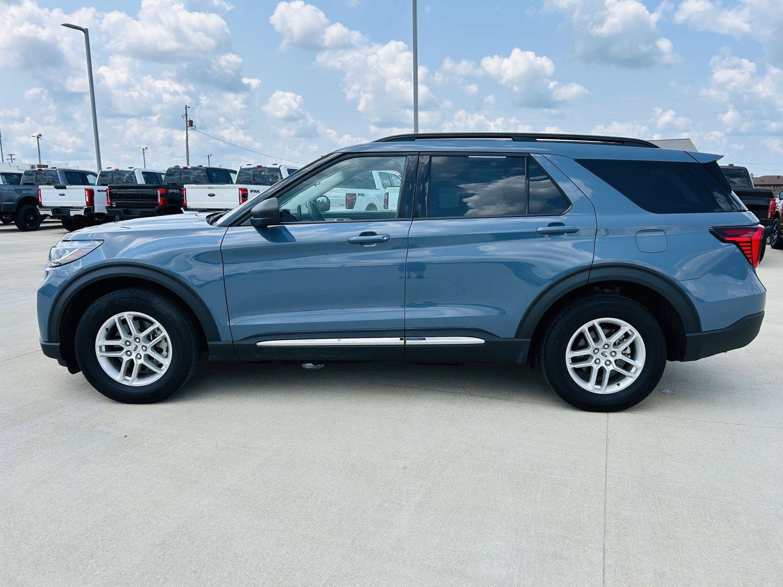 Used 2025 Ford Explorer Active AWD/4WD image 40
