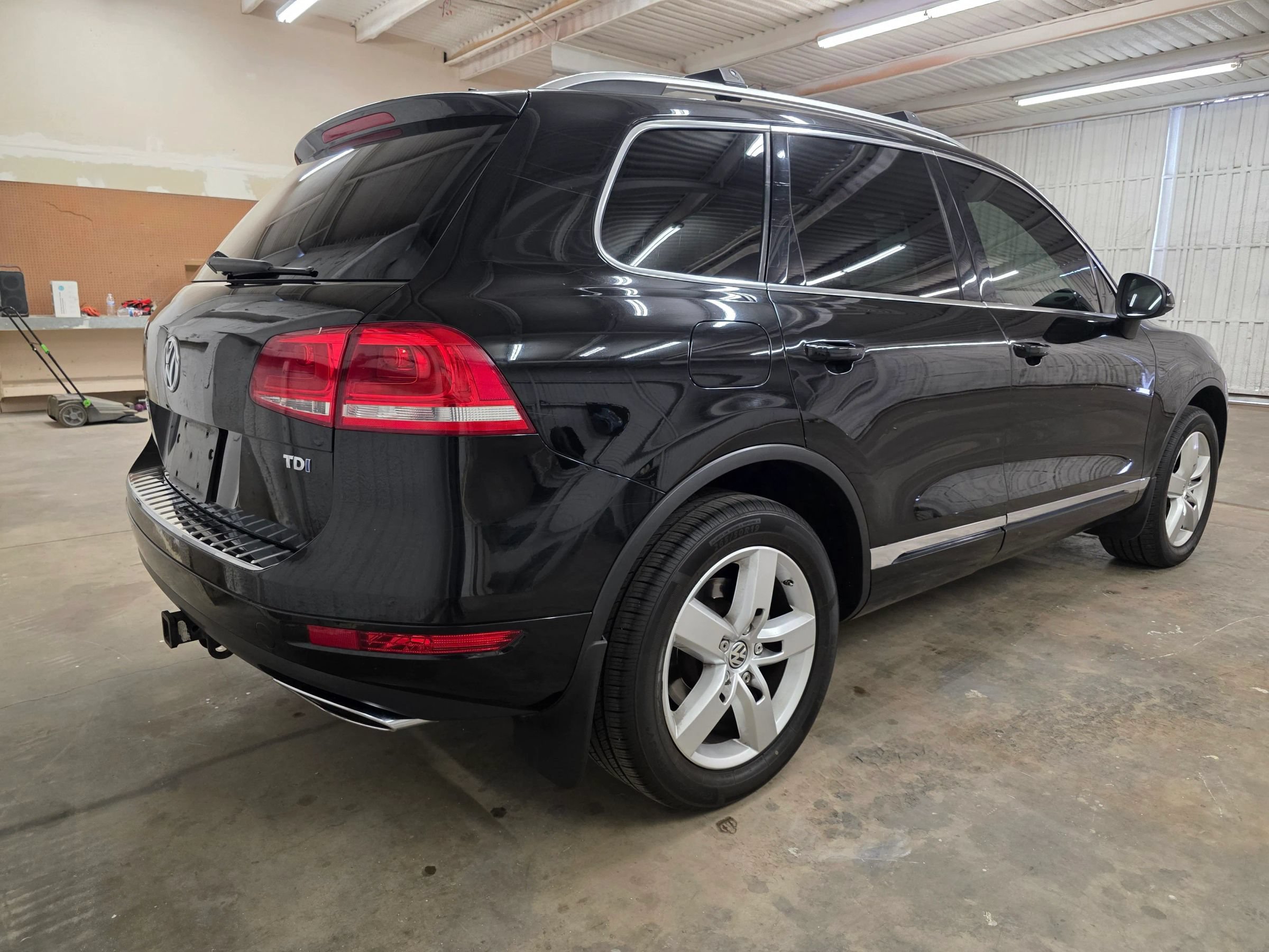 Used 2013 Volkswagen Touareg TDI AWD/4WD image 4
