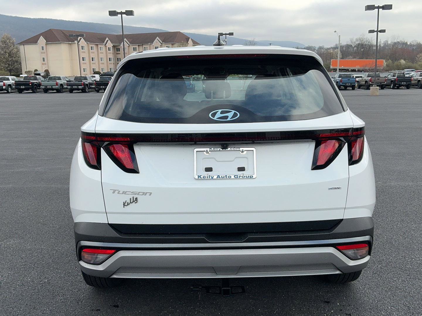 Certified 2025 Hyundai Tucson SE image 8