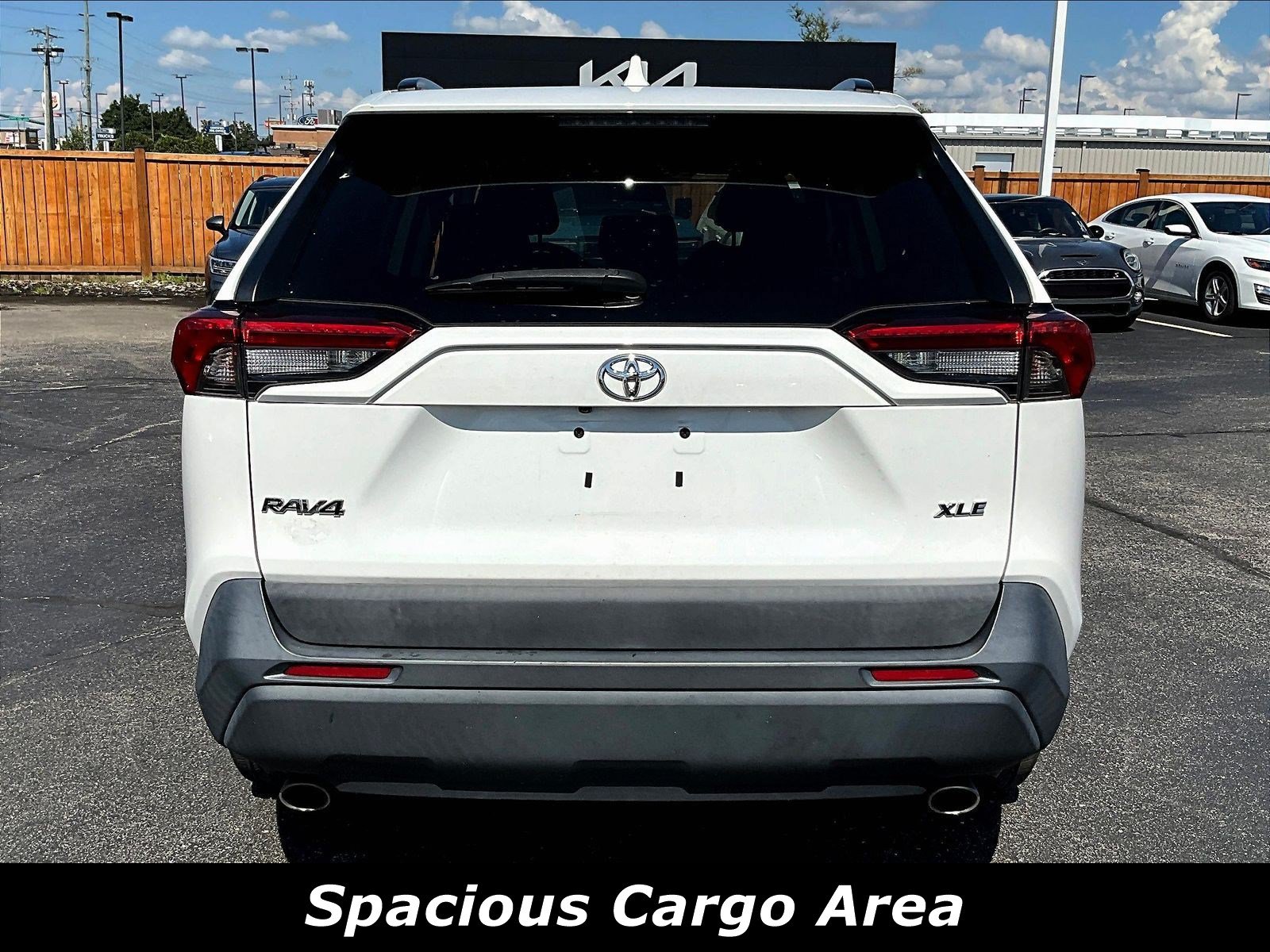 Used 2019 Toyota RAV4 XLE FWD image 5