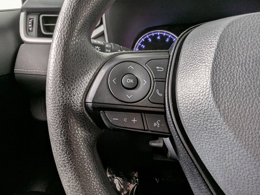 Used 2021 Toyota RAV4 XLE image 27