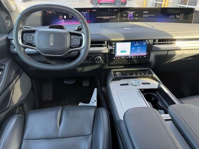 Certified 2025 Lincoln Navigator L Reserve image 14