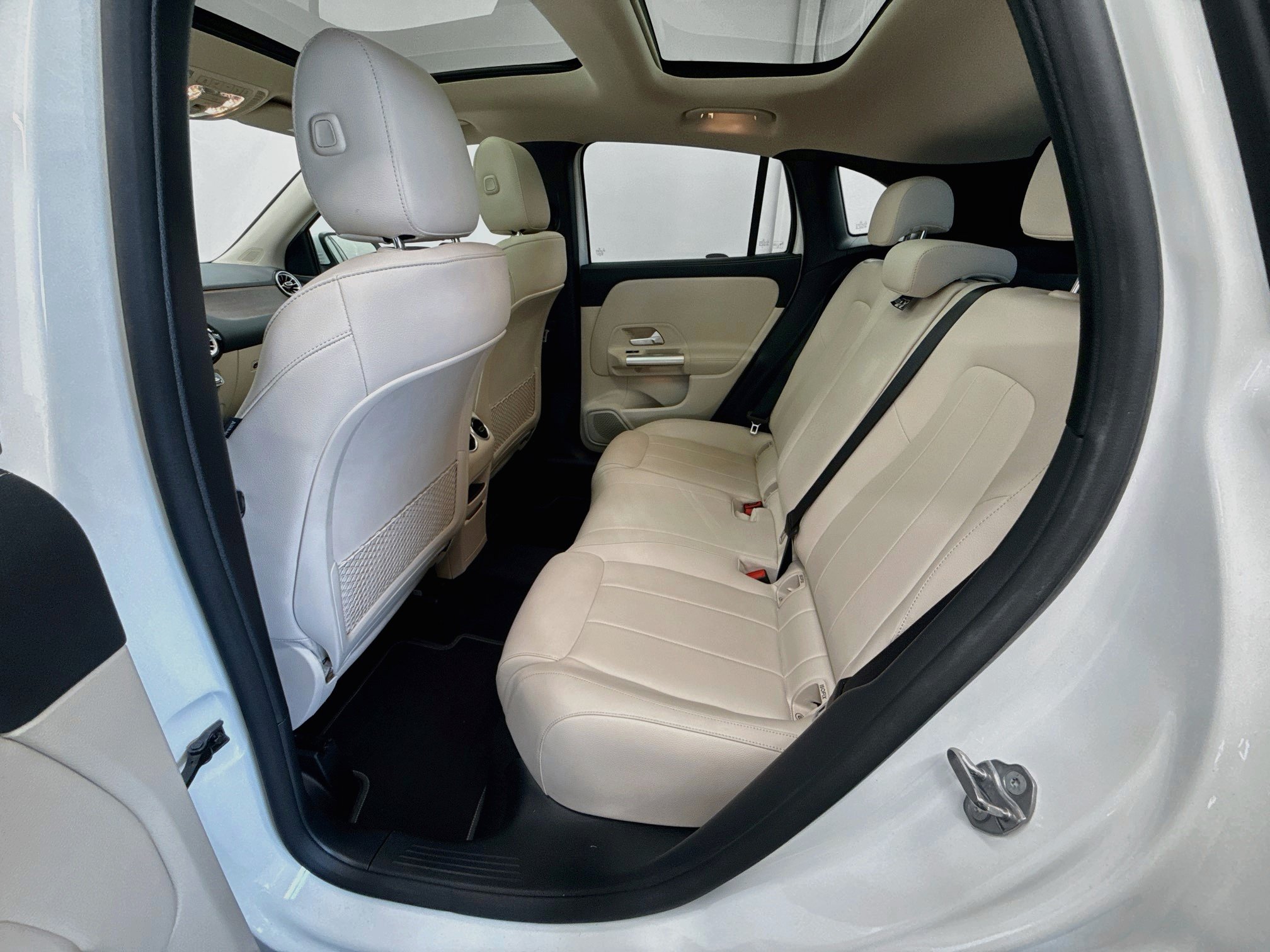 Used 2023 Mercedes-Benz GLA 250 w/ Premium Package image 29