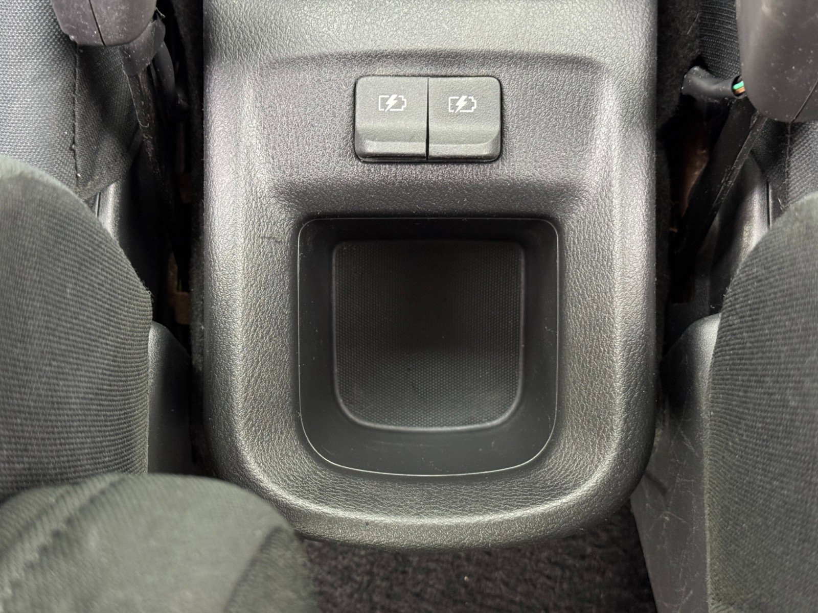 Used 2019 Nissan Kicks SV image 27