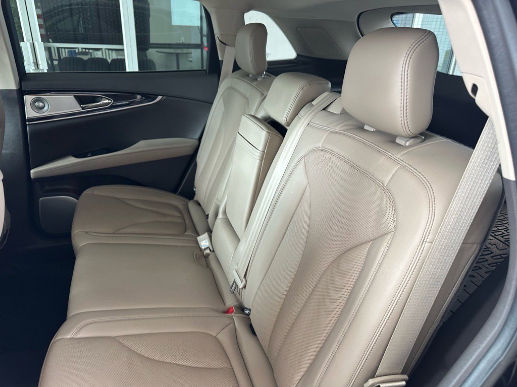 Used 2022 Lincoln Nautilus Reserve w/ Equipment Group 202A image 27