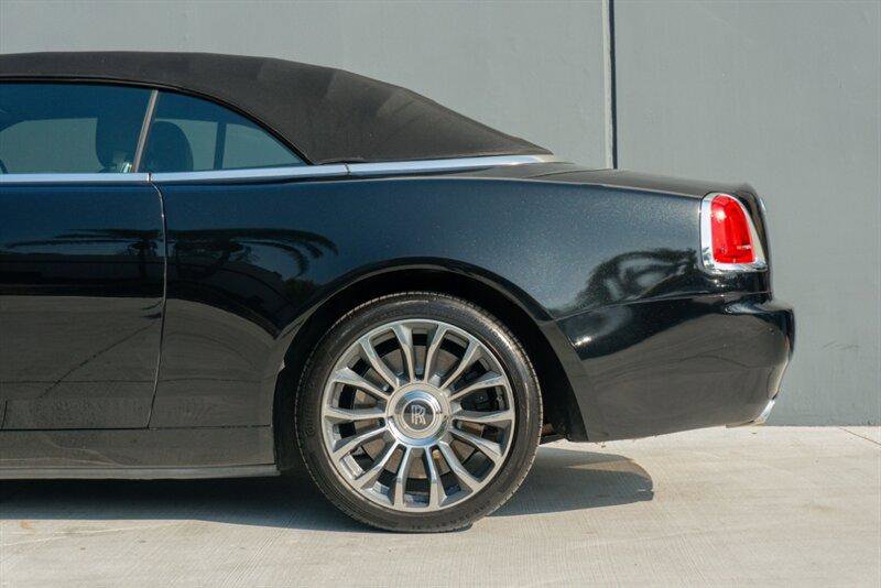 Used 2018 Rolls-Royce Dawn image 21