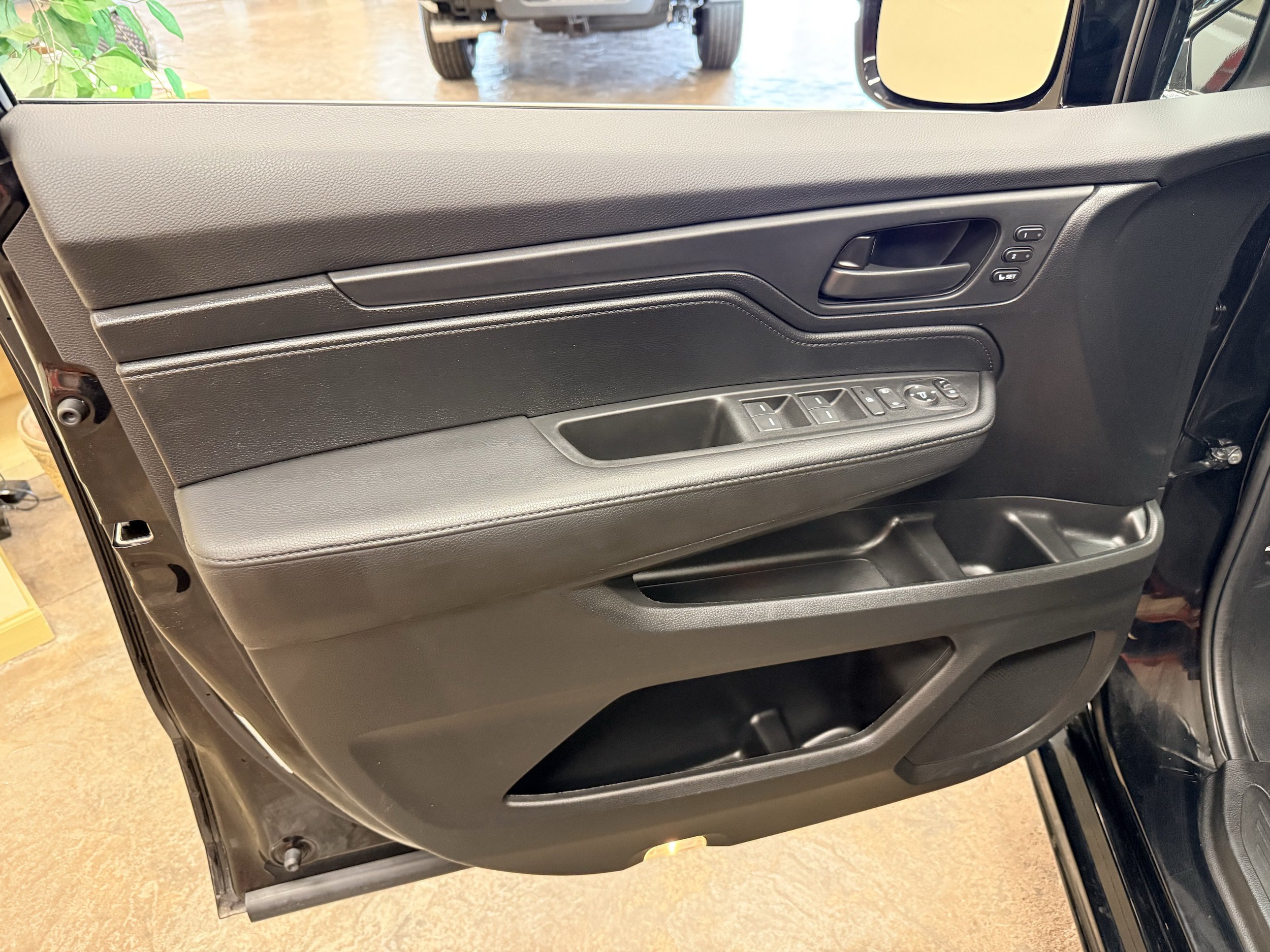 Used 2025 Honda Odyssey Sport-L image 6