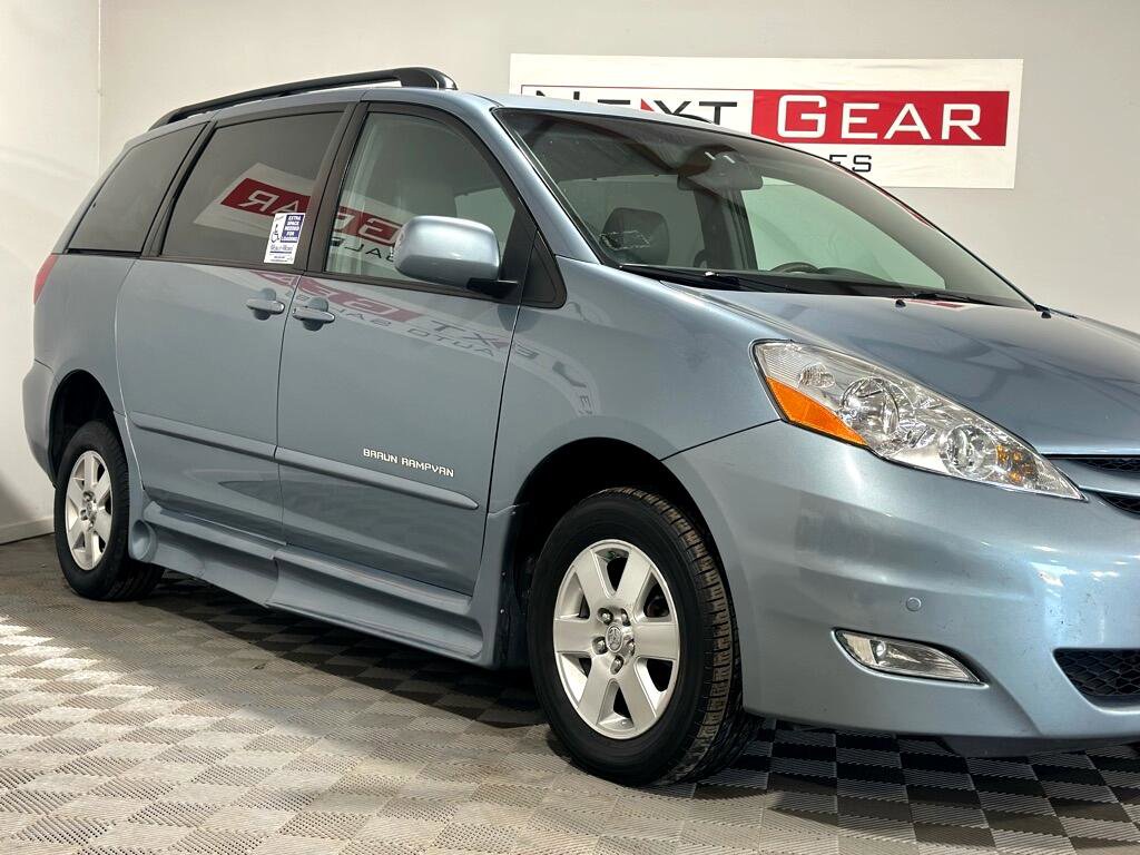 Used 2010 Toyota Sienna XLE image 6