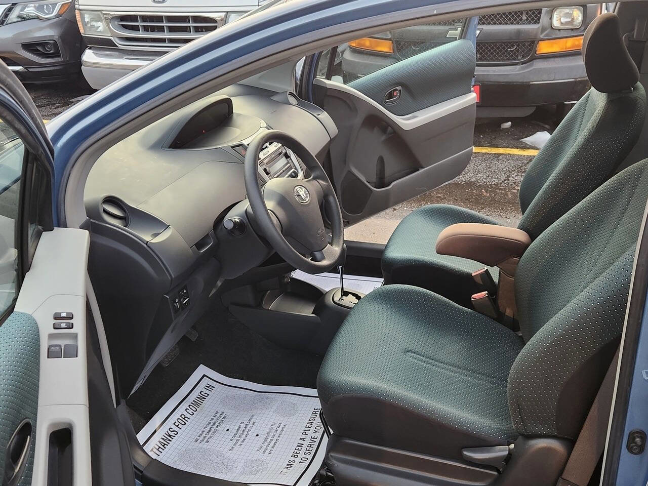 Used 2007 Toyota Yaris 2-Door Hatchback image 3