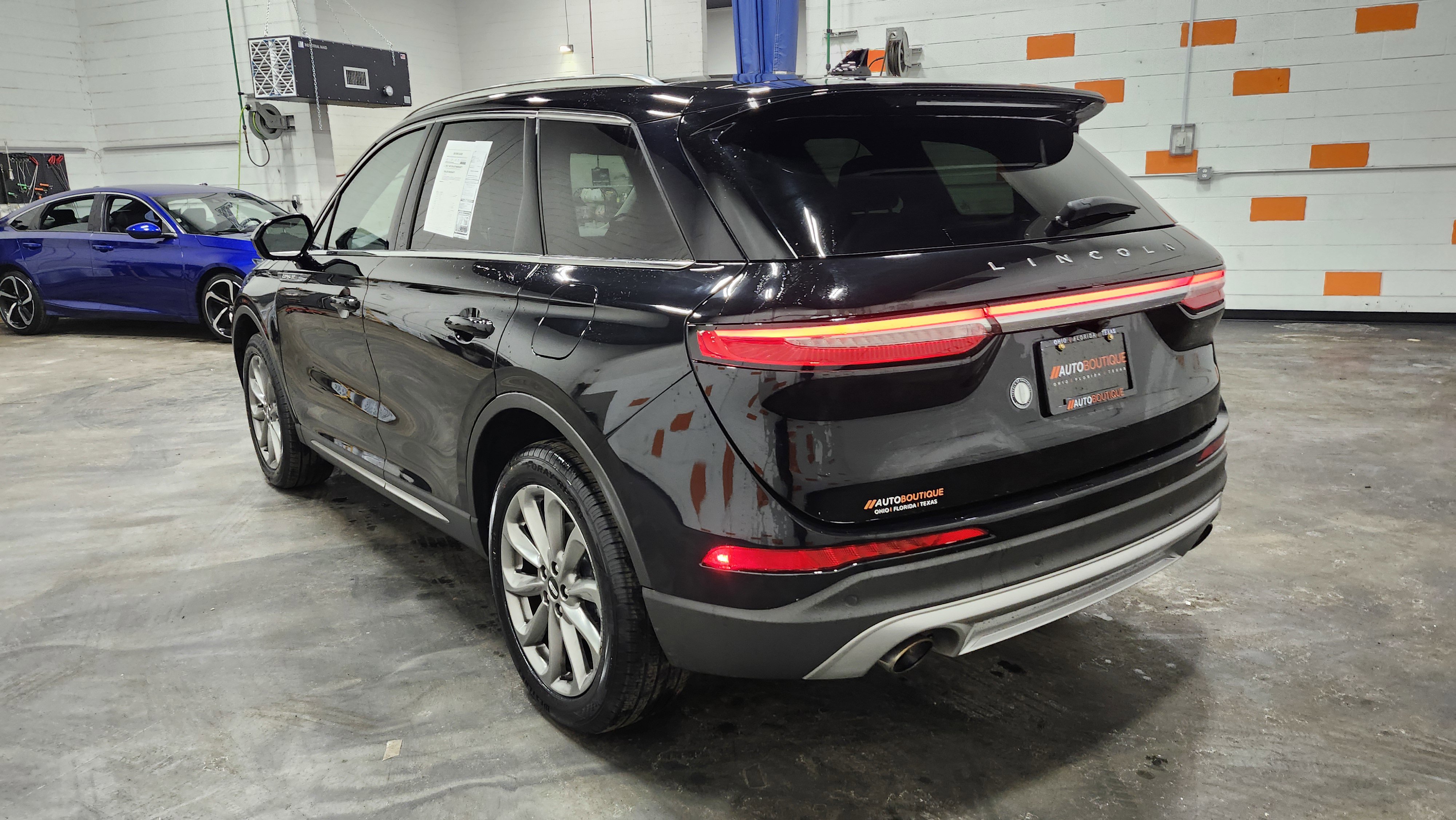 Used 2021 Lincoln Corsair AWD w/ Premium Package image 17