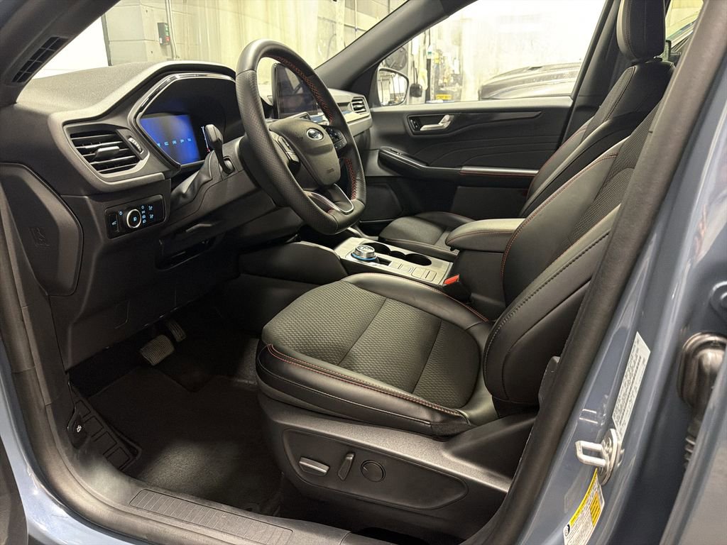 Used 2025 Ford Escape ST-Line Select image 5