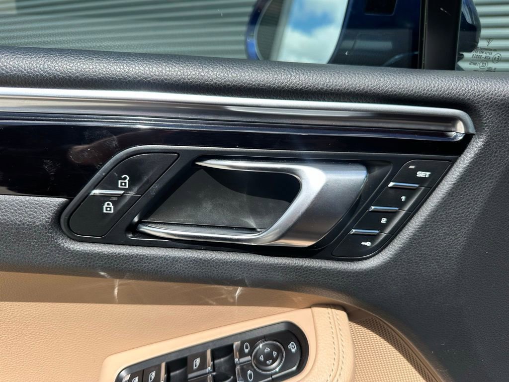 Certified 2024 Porsche Macan image 20