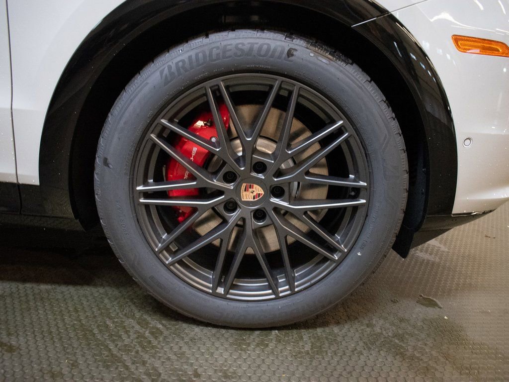 New 2026 Porsche Cayenne GTS image 16