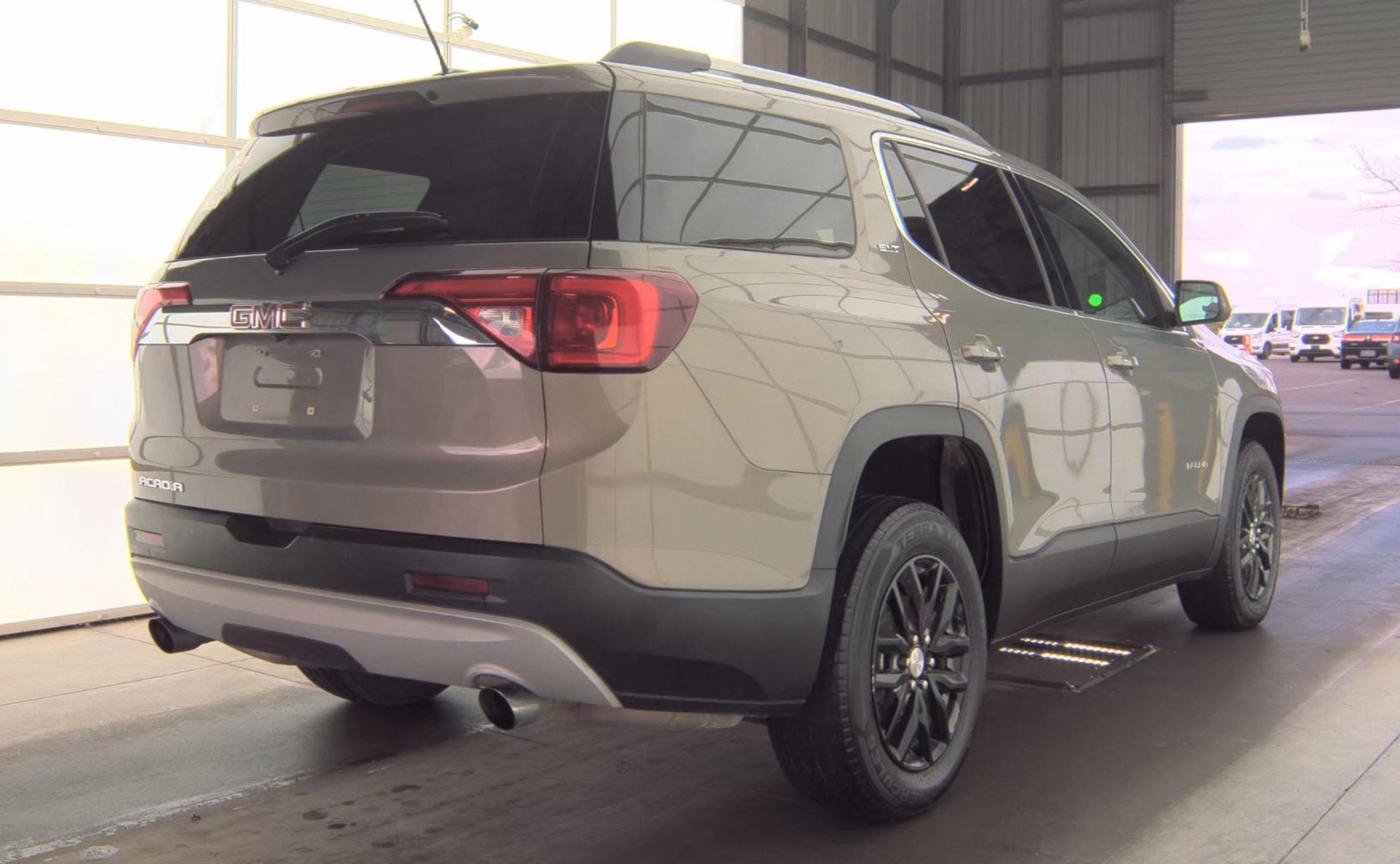 Used 2019 GMC Acadia SLT image 4