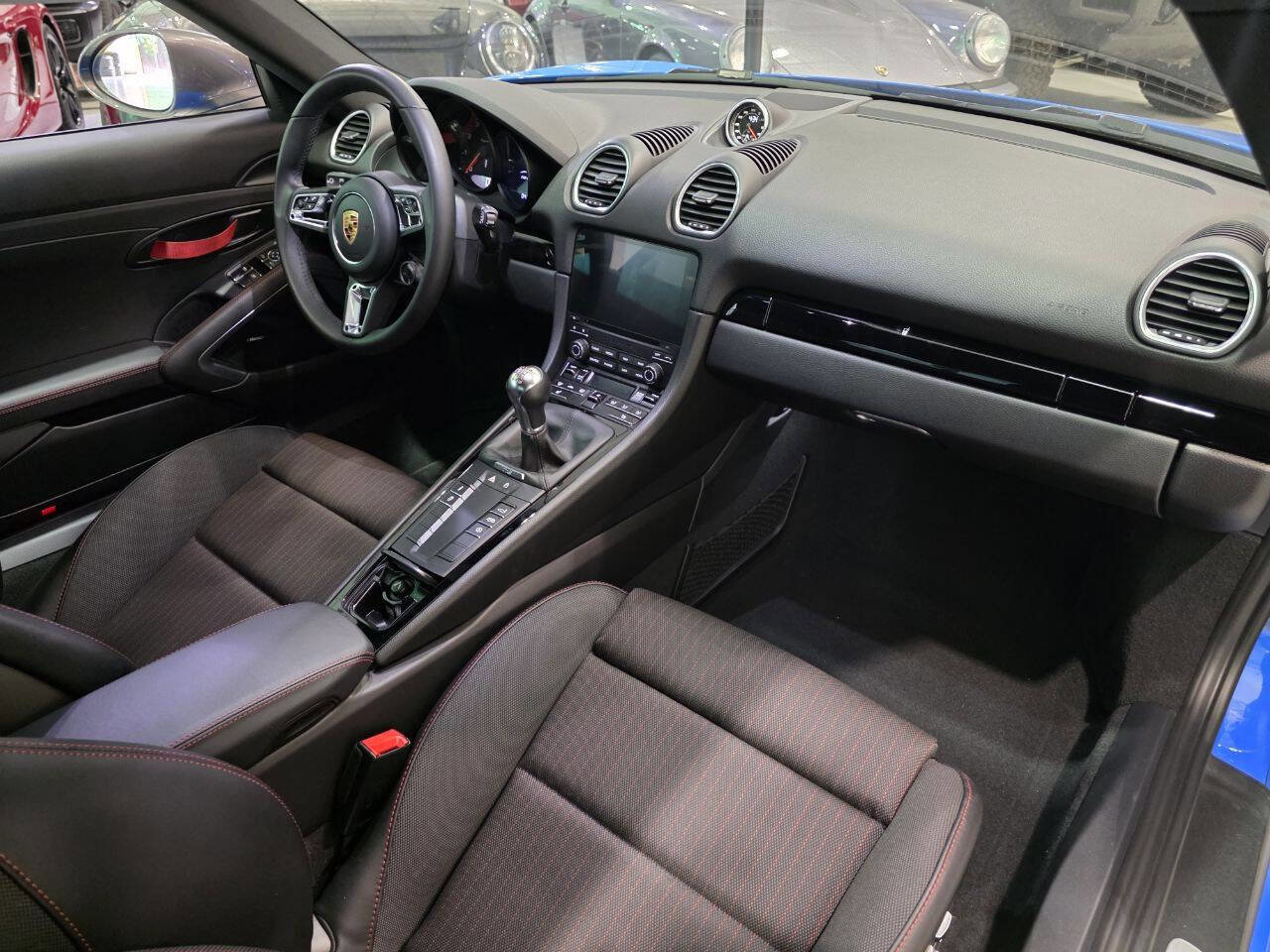 Used 2023 Porsche 718 Cayman w/ Premium Package RWD image 31