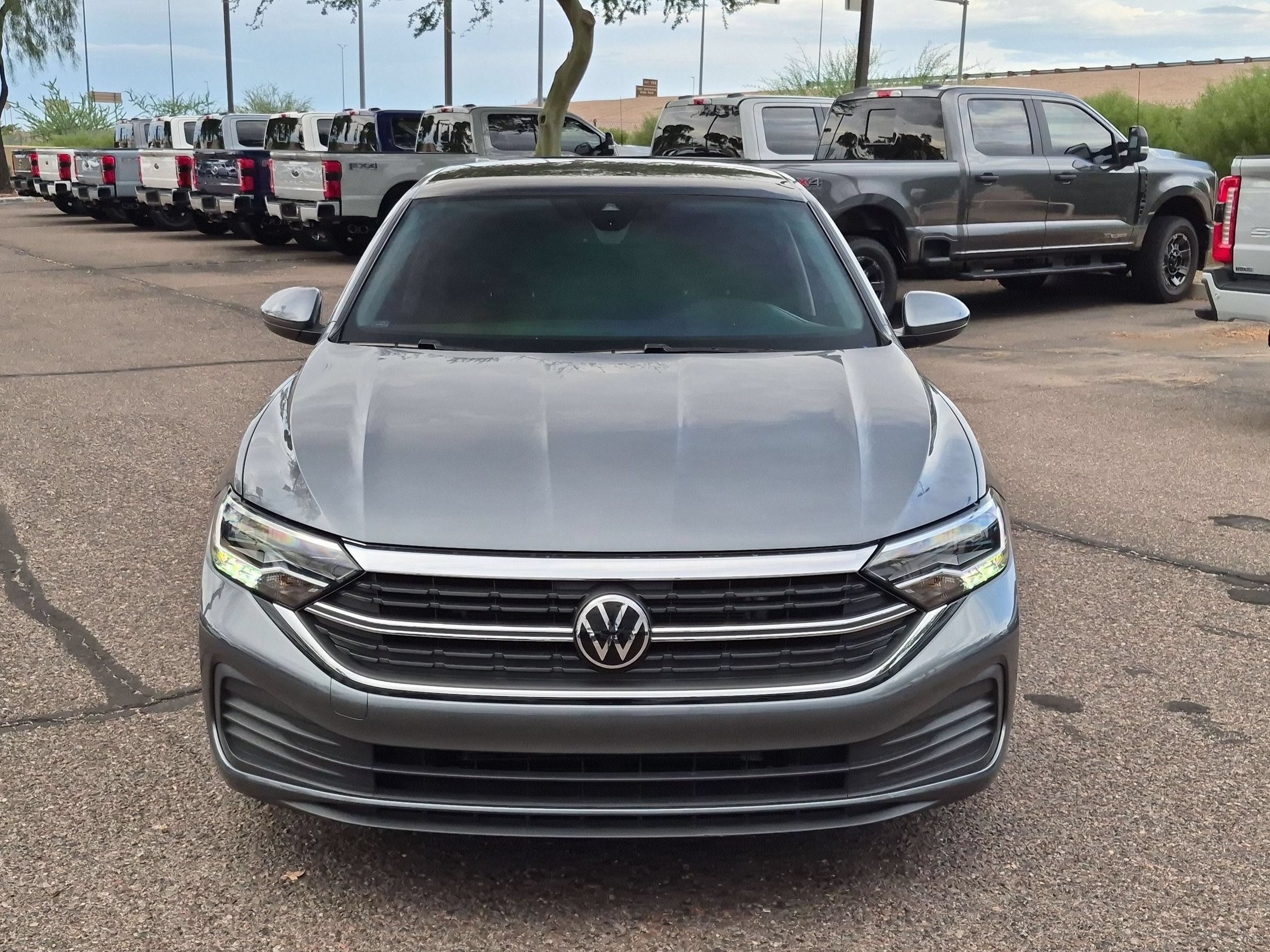Used 2024 Volkswagen Jetta SE FWD image 2
