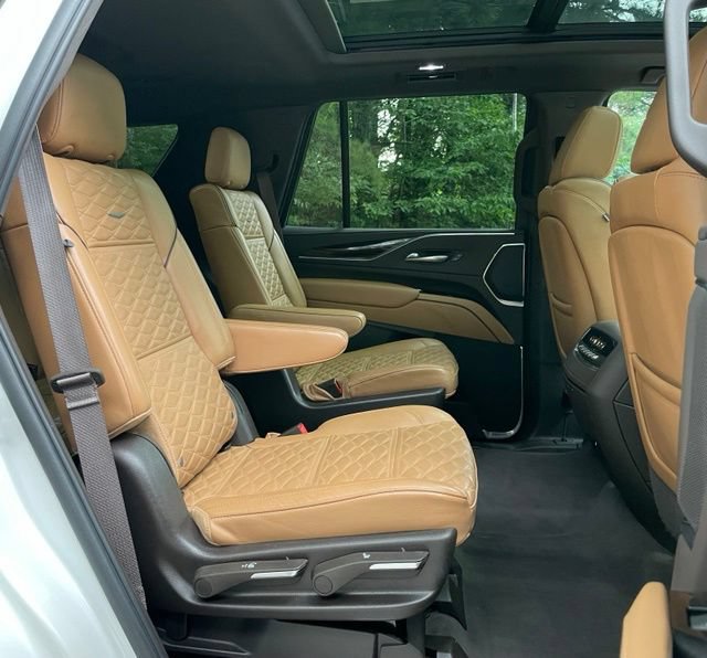Used 2022 Cadillac Escalade Premium Luxury AWD/4WD image 20