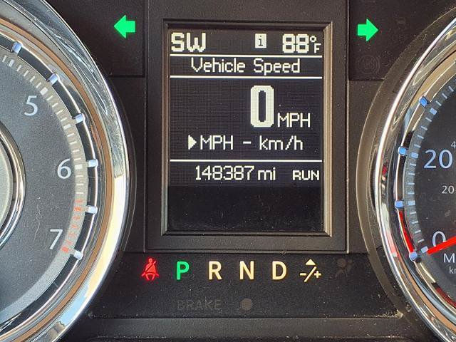 Used 2014 Chrysler Town & Country Touring FWD image 10