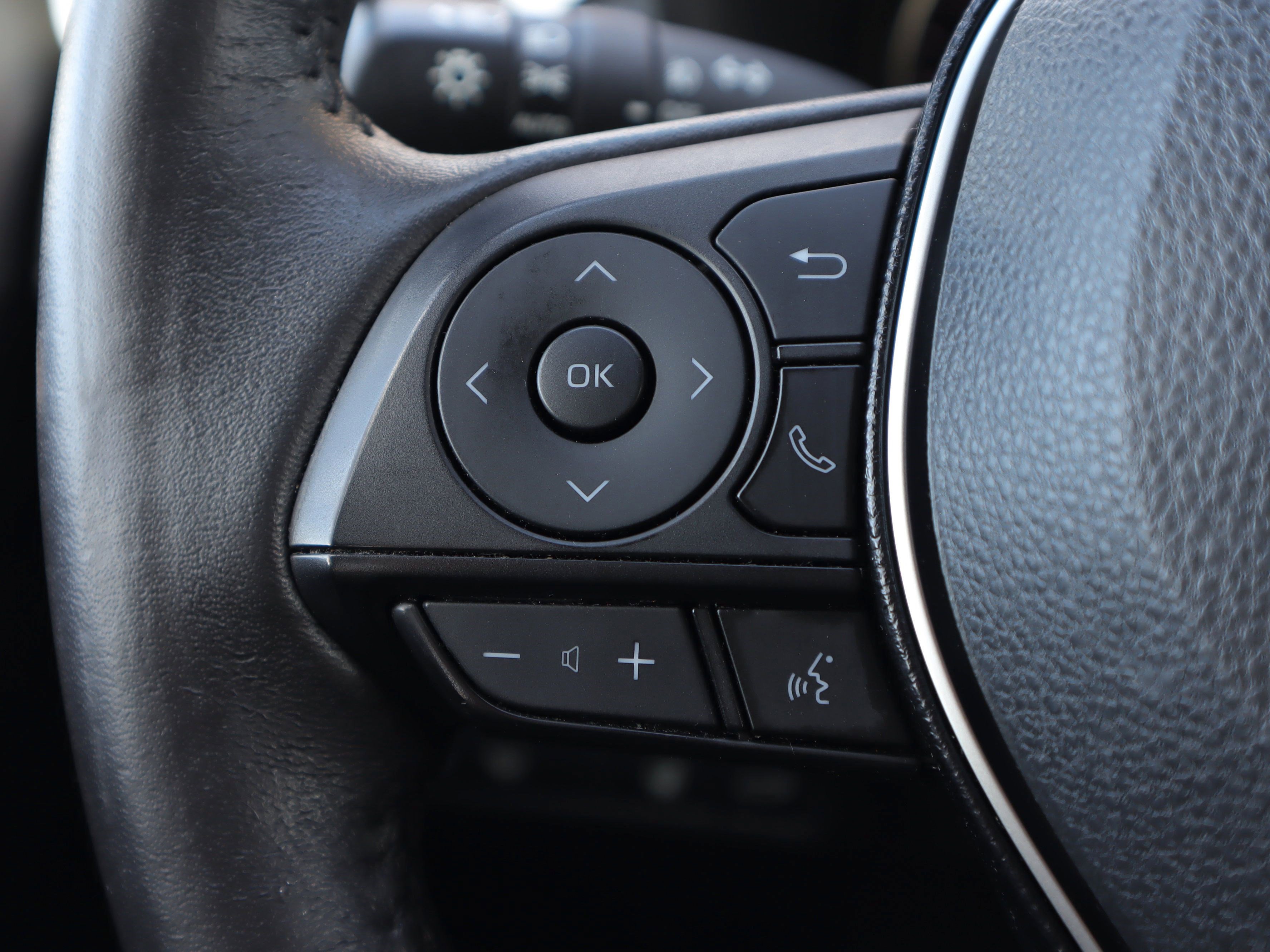 Used 2021 Toyota RAV4 XLE Premium image 16