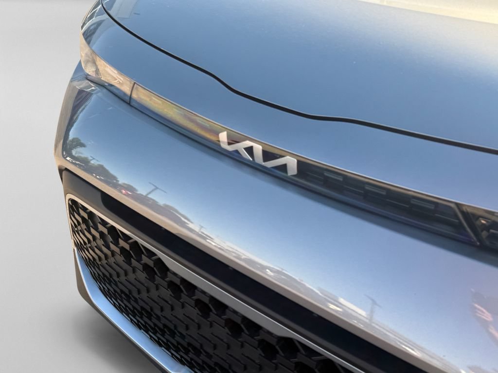 Used 2025 Kia Soul LX w/ LX Technology Package FWD image 11