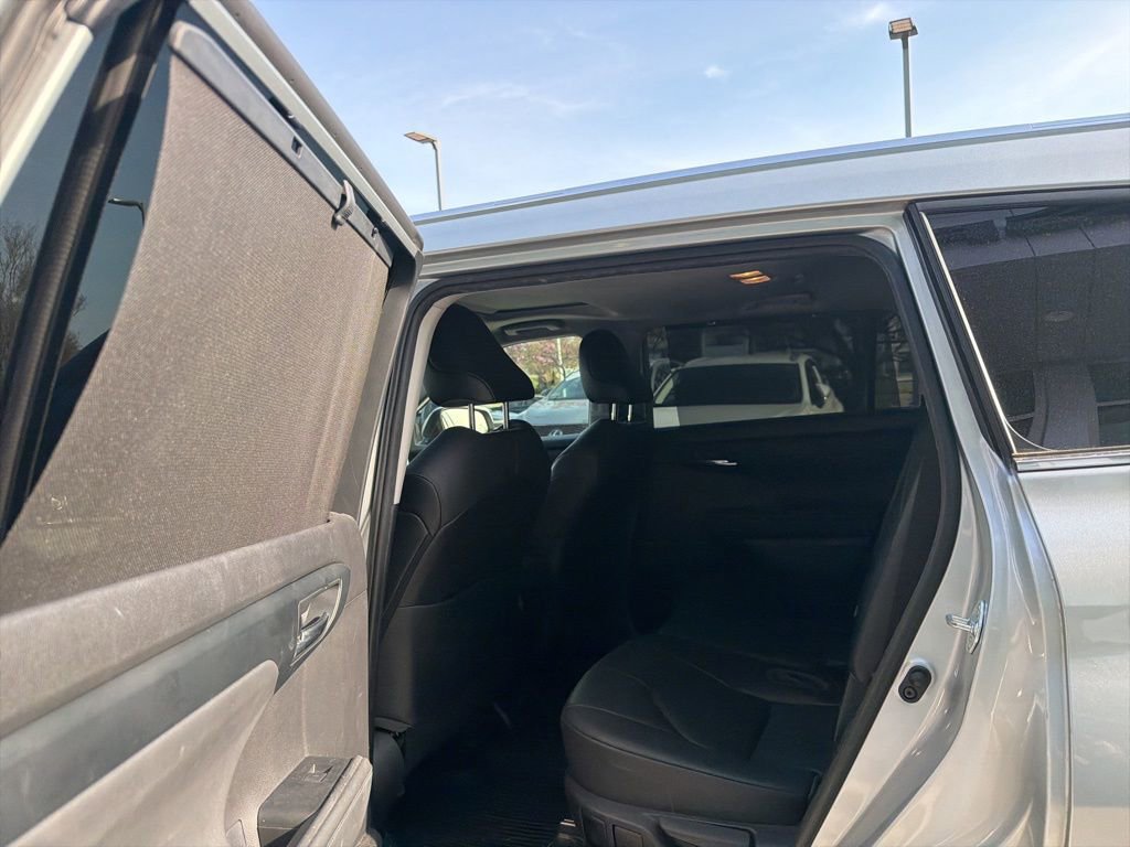 Used 2021 Toyota Highlander XLE image 20