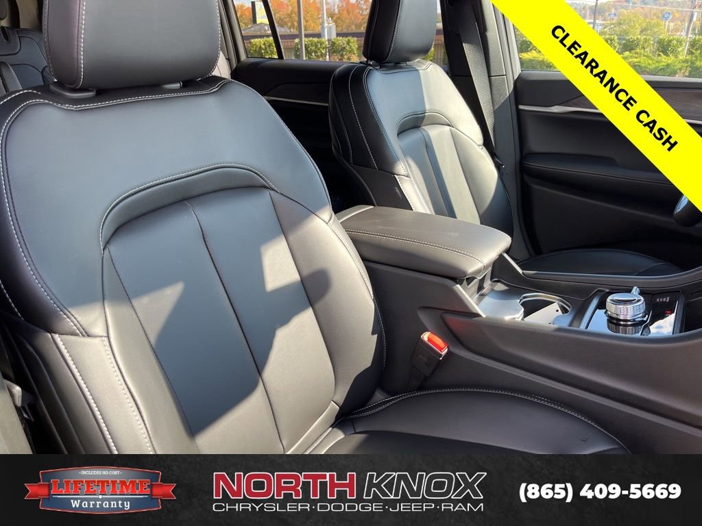 New 2025 Jeep Grand Cherokee L Limited image 30