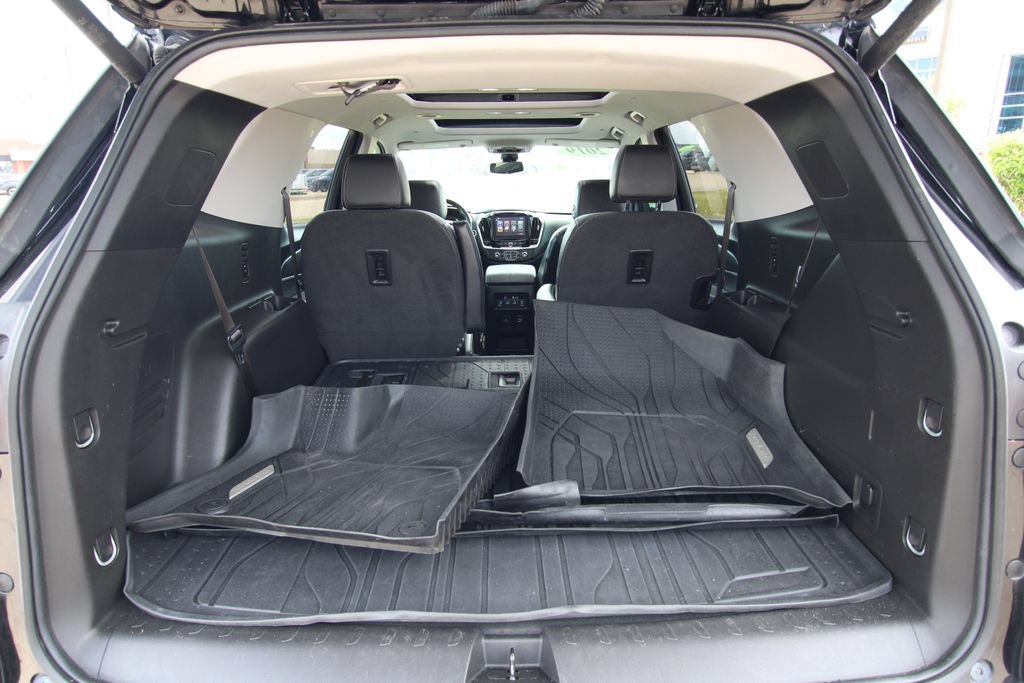 Used 2019 Chevrolet Traverse LT w/ LPO, Blackout Package AWD/4WD image 16