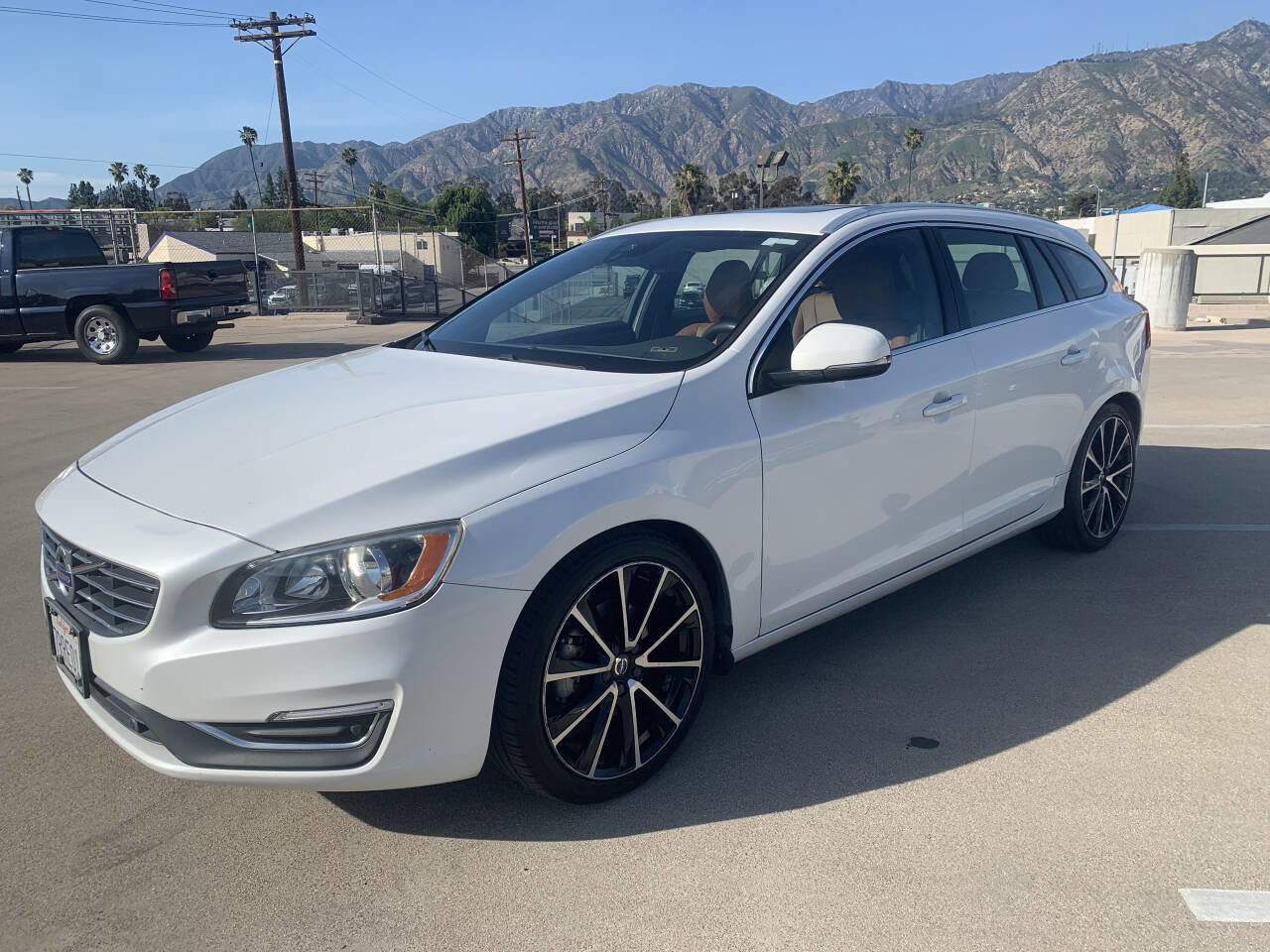 Used 2016 Volvo V60 T5 Premier w/ Convenience Package image 2