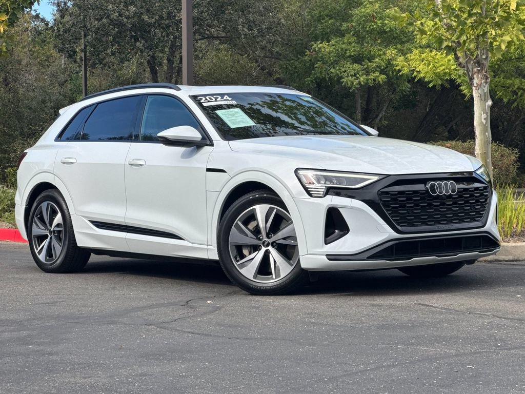 Used 2024 Audi Q8 e-tron Premium Plus AWD/4WD image 2
