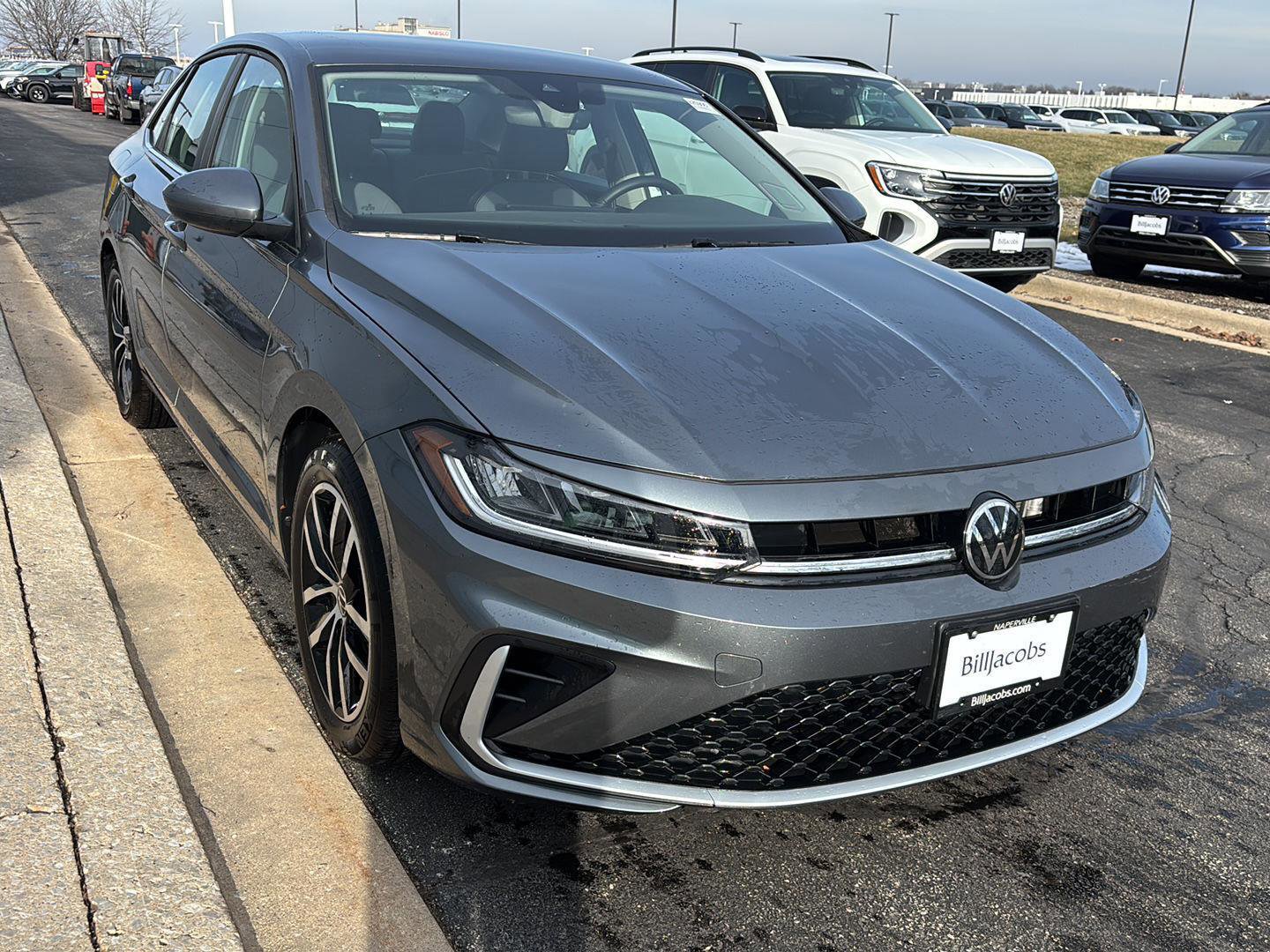 Used 2025 Volkswagen Jetta SE image 4