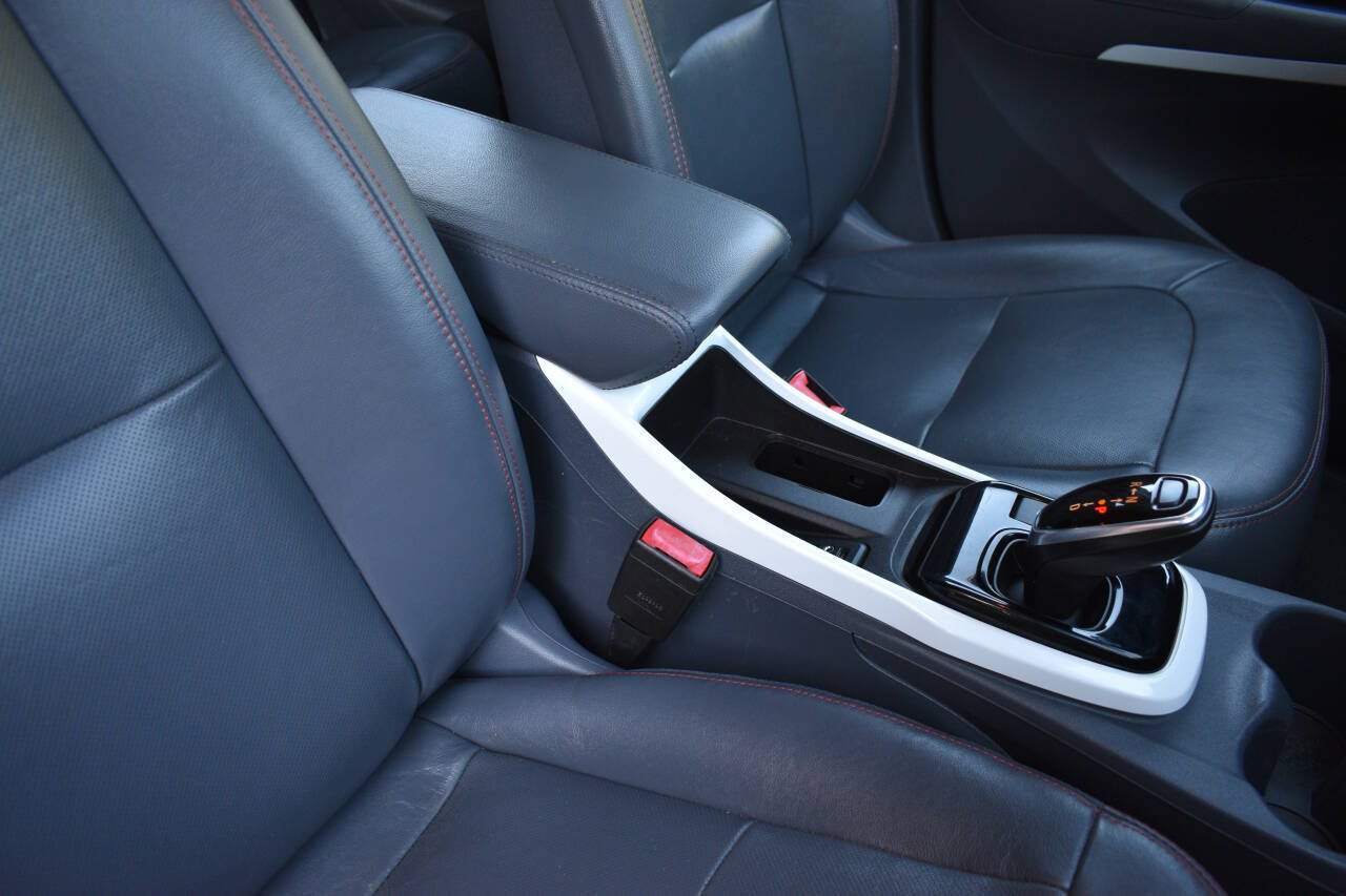 Used 2021 Chevrolet Bolt Premier w/ Infotainment Package FWD image 26