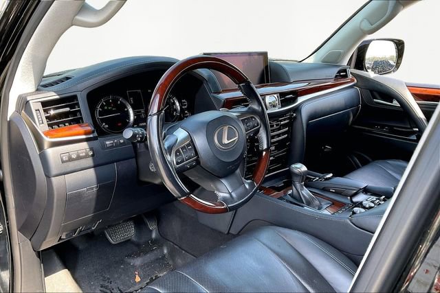 Used 2021 Lexus LX 570 4WD w/ Luxury Package image 12