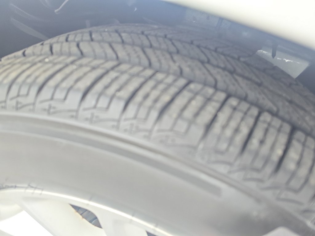 Used 2013 Ford Taurus SE FWD image 29