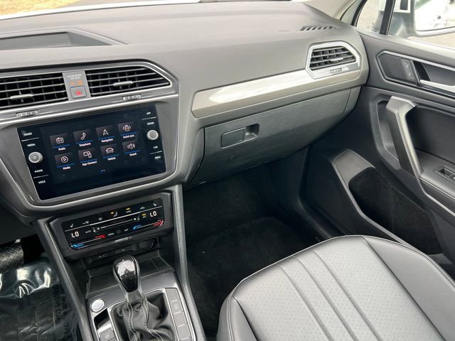 Used 2024 Volkswagen Tiguan SE image 32