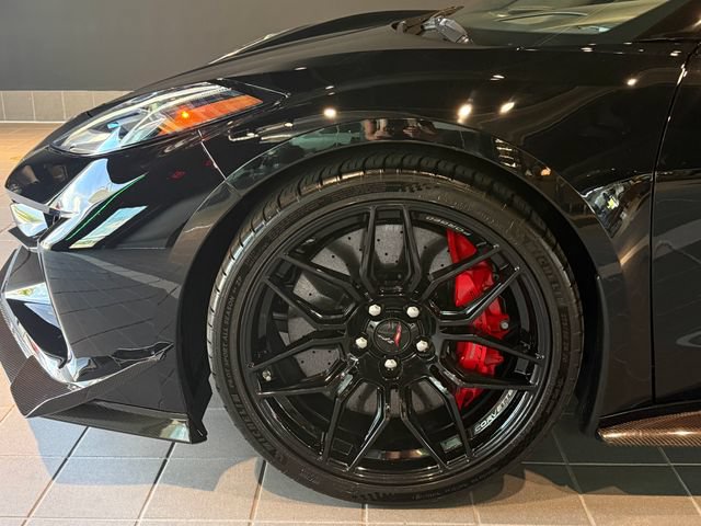 Used 2025 Chevrolet Corvette Z06 w/ Z07 Performance Package RWD image 10