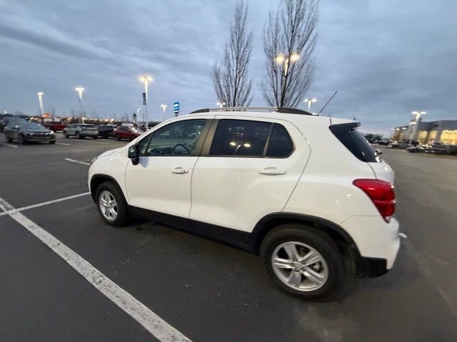 Used 2022 Chevrolet Trax LT w/ LT Convenience Package image 19