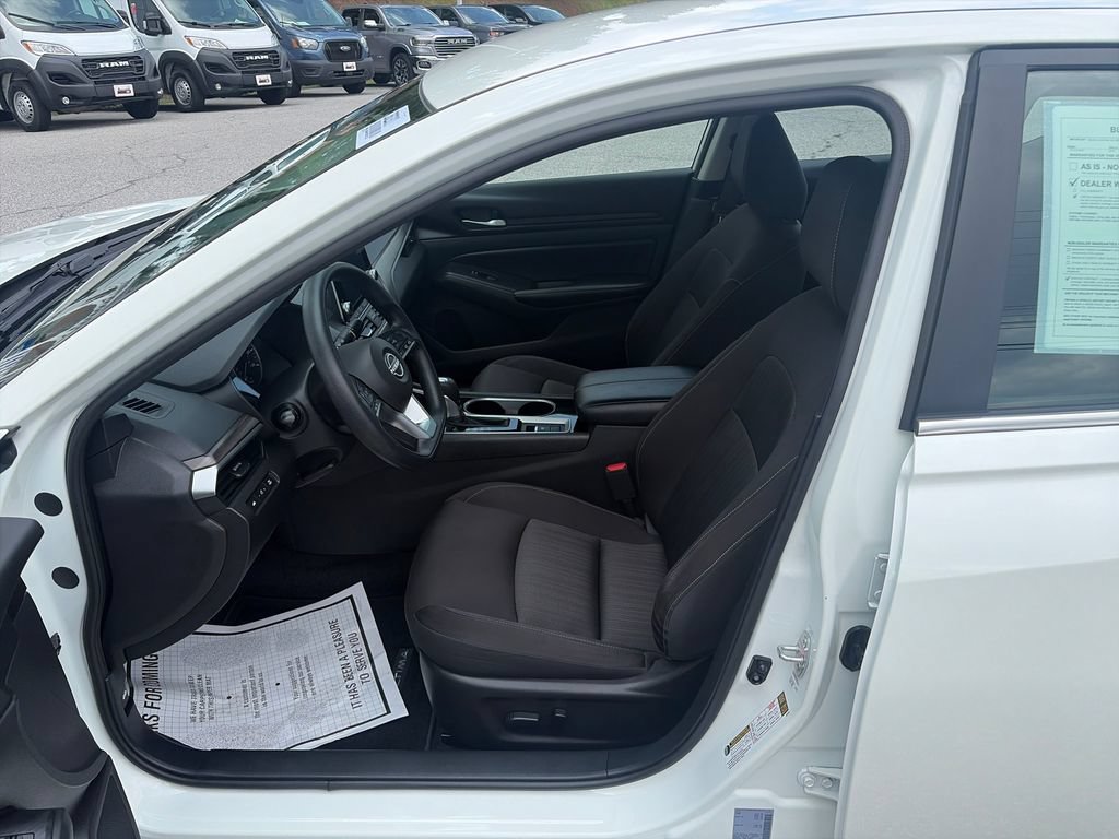 Used 2024 Nissan Altima 2.5 SV AWD/4WD image 10