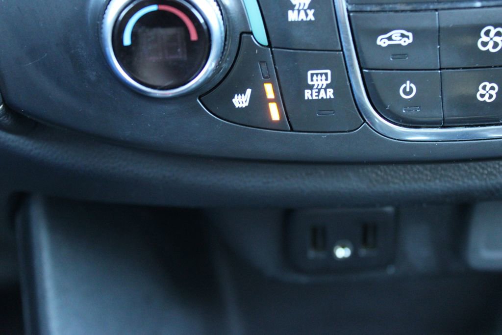 Used 2023 Chevrolet Traverse LT image 47