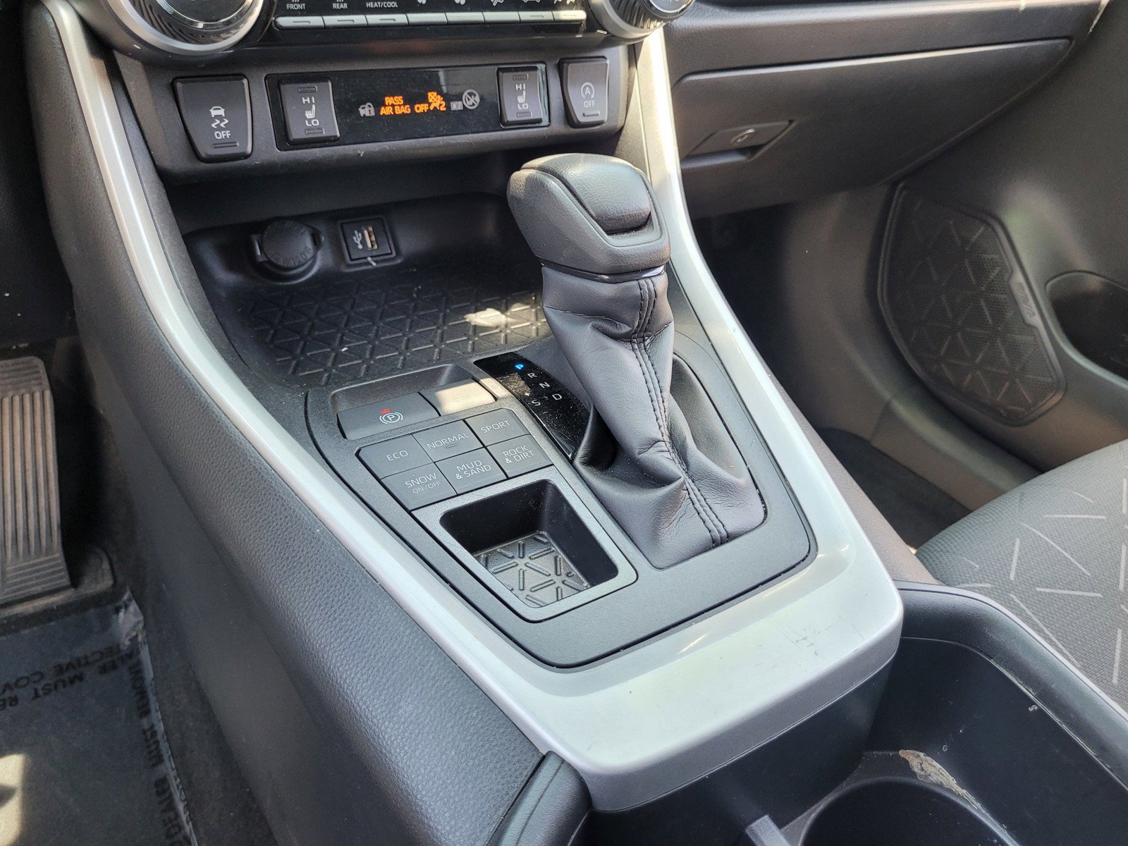 Used 2024 Toyota RAV4 XLE w/ Weather Package AWD/4WD image 21
