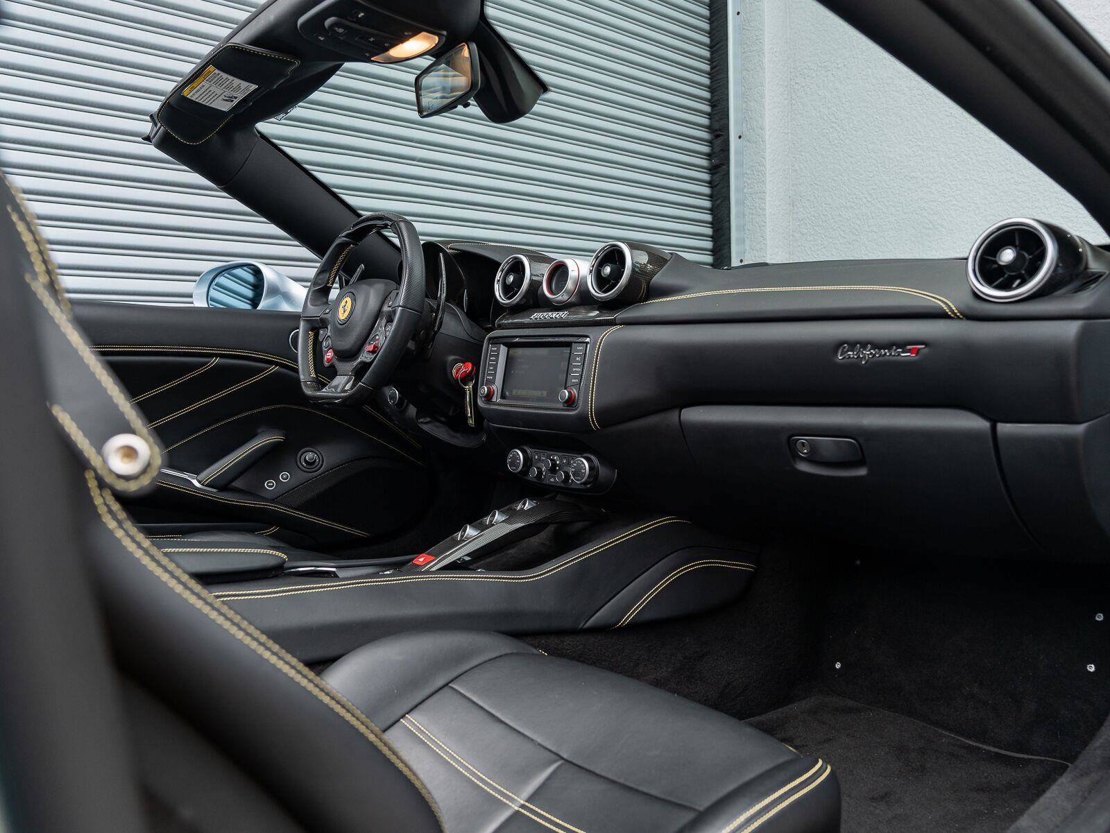 Used 2016 Ferrari California T RWD image 6
