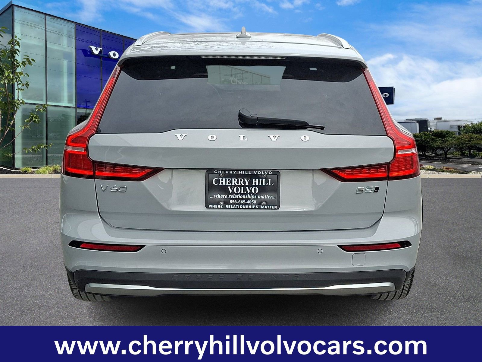 Certified 2025 Volvo V60 B5 Cross Country Plus image 6